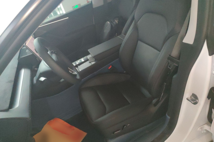 特斯拉 Model Y 2025款 长续航全轮驱动版局部细节19