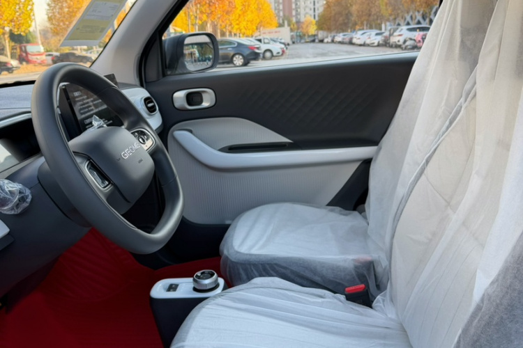 吉利银河 2025款 210km 熊猫卡丁中控内饰7002