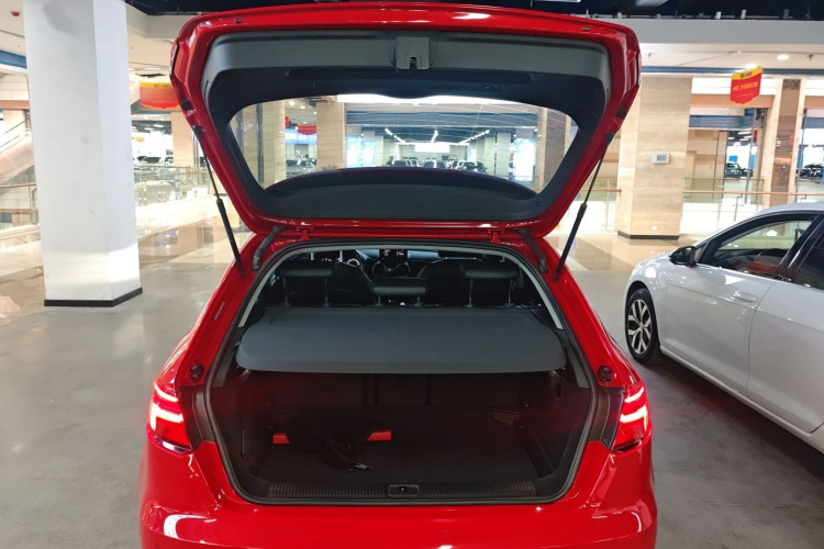 奥迪A3 2019款 Sportback 35 TFSI 风尚型 国V机舱底盘23