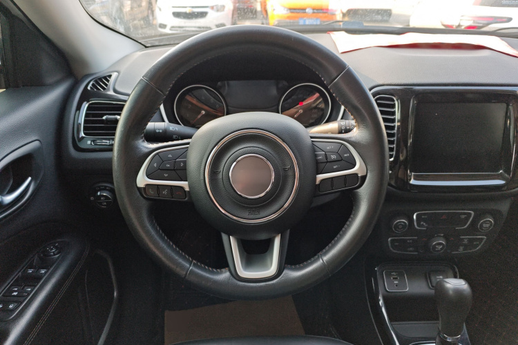Jeep 指南者 2019款 220T 自动家享版中控内饰13