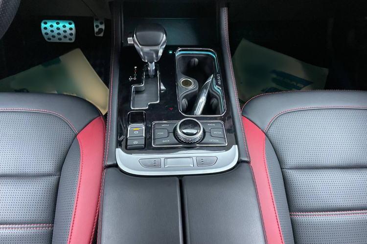 北京BJ40 2019款 2.3T 自动四驱城市猎人版旗舰型 国VI中控内饰7006