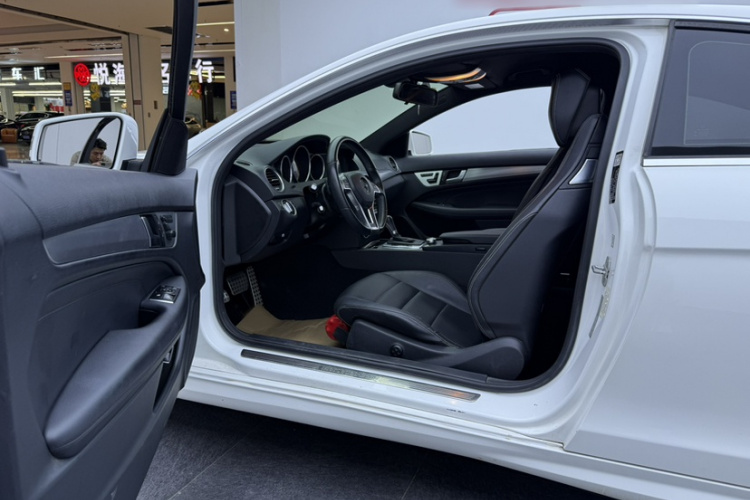 奔驰C级(进口) 2013款 C 180 轿跑版中控内饰7007