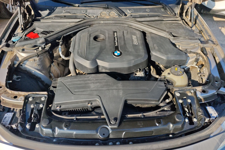 宝马3系 2017款 318i 时尚型机舱底盘24