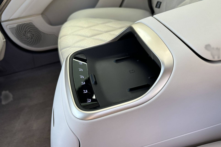 阿维塔11 2024款 700 三激光四驱推荐版中控内饰7008