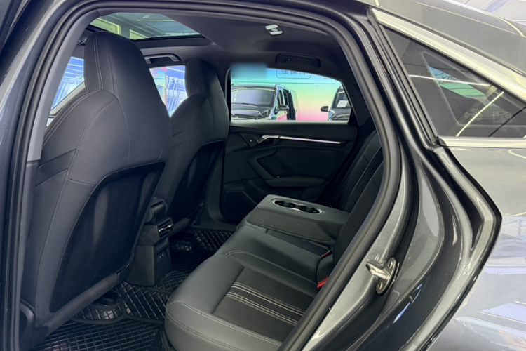 奥迪A3 2024款 A3L Limousine 35 TFSI 时尚运动型中控内饰7003