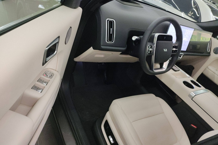 理想汽车 理想L9 2022款 Max中控内饰20