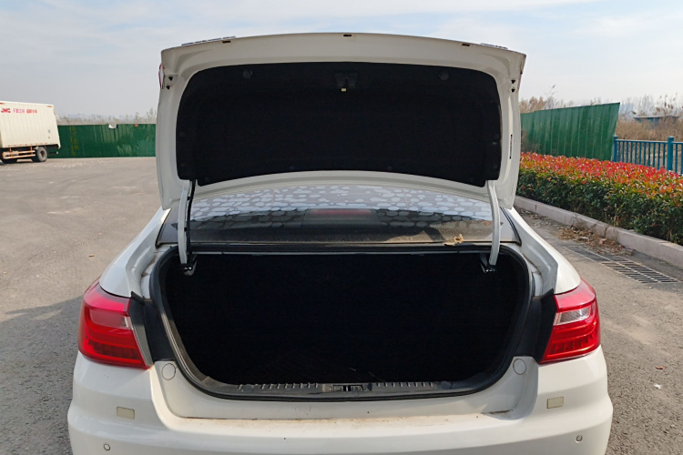 吉利汽车 远景 2018款 1.5L 手动幸福版机舱底盘23