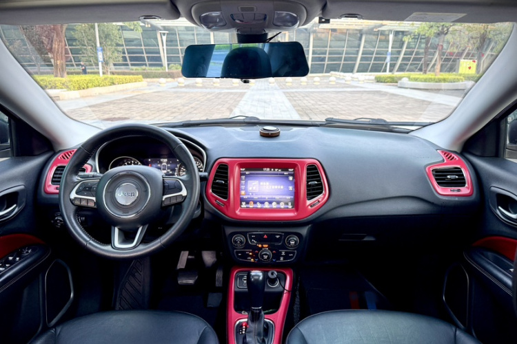 Jeep 指南者 2017款 200T 自动家享版中控内饰7002