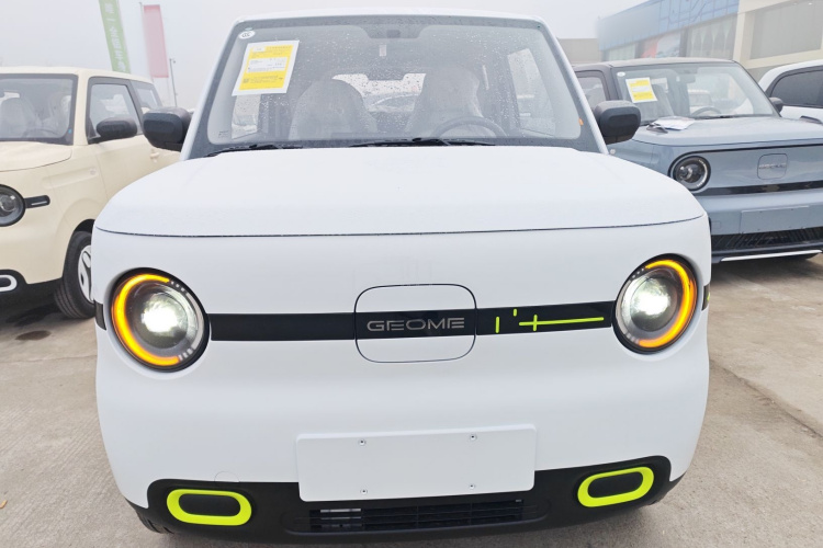 吉利银河 熊猫 2025款 210km 元气熊车身外观2