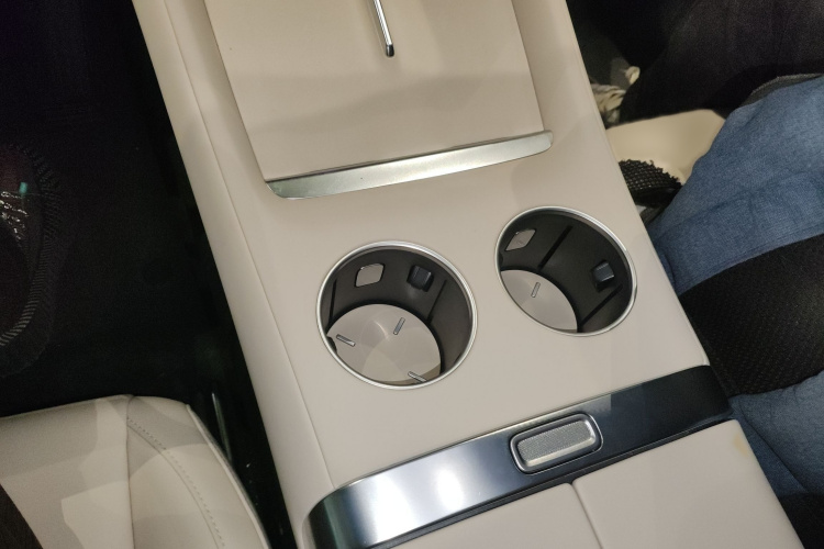 小米汽车 小米YU7 2025款 超长续航后驱版局部细节18