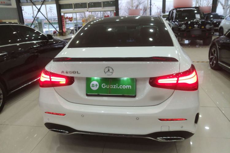 奔驰A级 2024款 改款 A 200 L 时尚型车身外观6