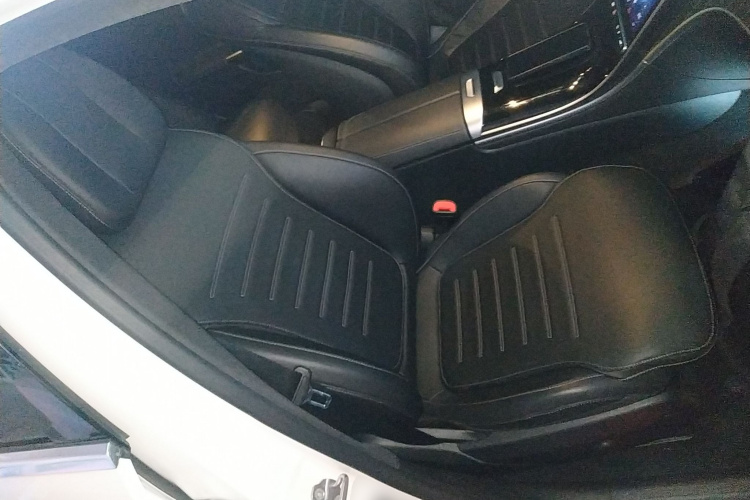 奔驰C级 2022款 C 200 L 运动版局部细节41