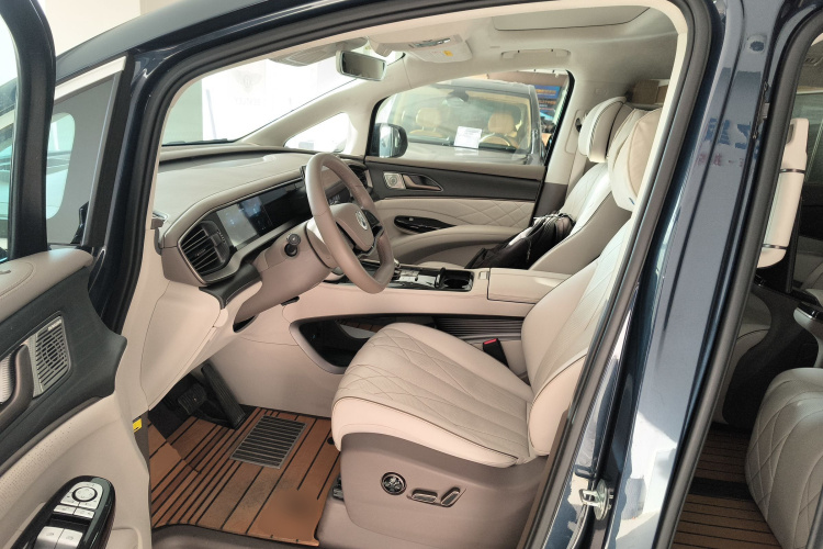 腾势D9 2022款 DM-i 970 四驱旗舰型中控内饰19