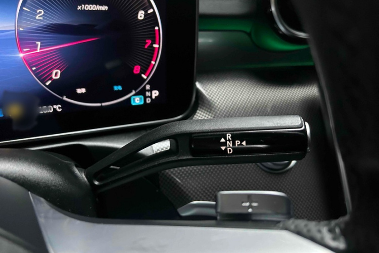 奔驰C级 2022款 改款 C 200 L 运动版中控内饰7004