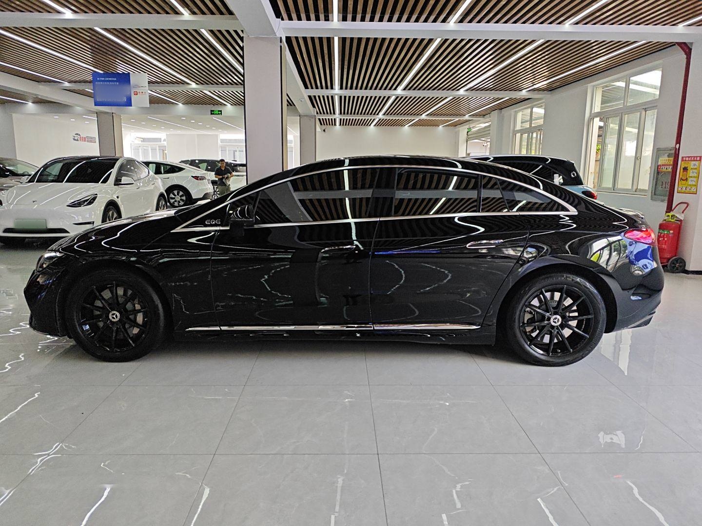 奔驰EQE 2022款 350 先锋版