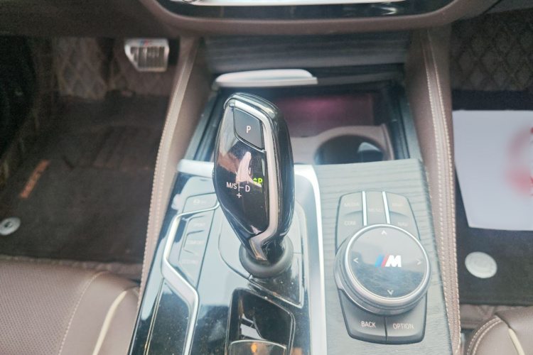 宝马5系 2023款 改款 530Li 领先型 M运动套装局部细节18