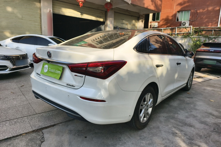 长安 逸动 2019款 高能版 1.6L GDI 手动先锋型 国VI车身外观6005