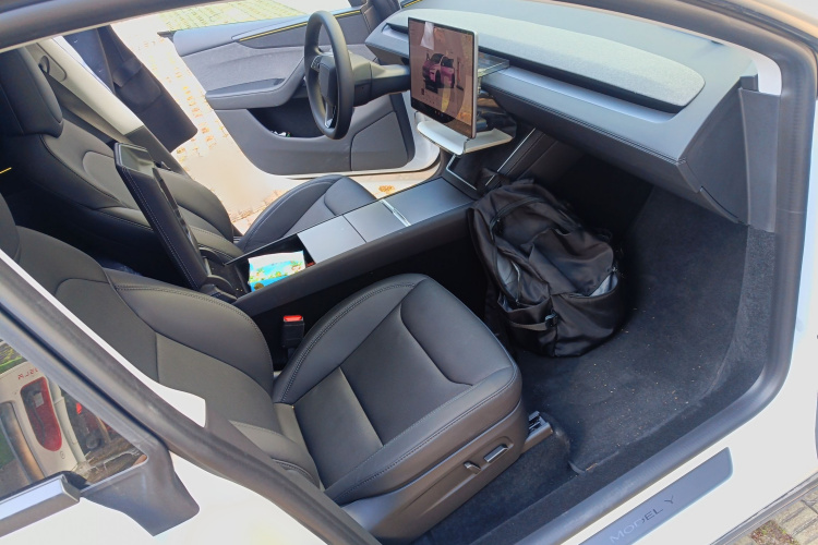 特斯拉 Model Y 2025款 后轮驱动版局部细节9005