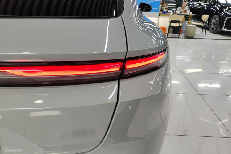 蔚来ET5T 2023款 75kWh Touring车身外观9