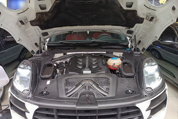 保时捷 2017款  Macan Turbo 3.6T机舱底盘24