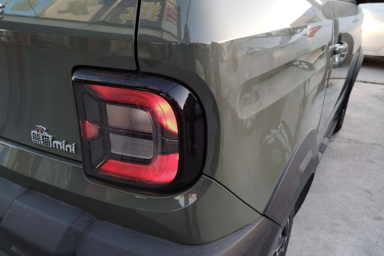 吉利银河 2024款 200km 熊猫骑士车身外观9