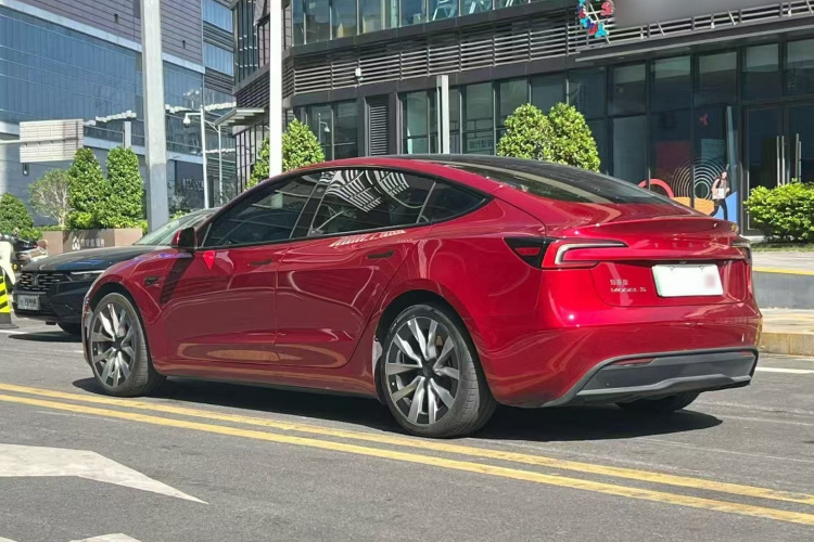 特斯拉 Model 3 2023款 后轮驱动版车身外观6004