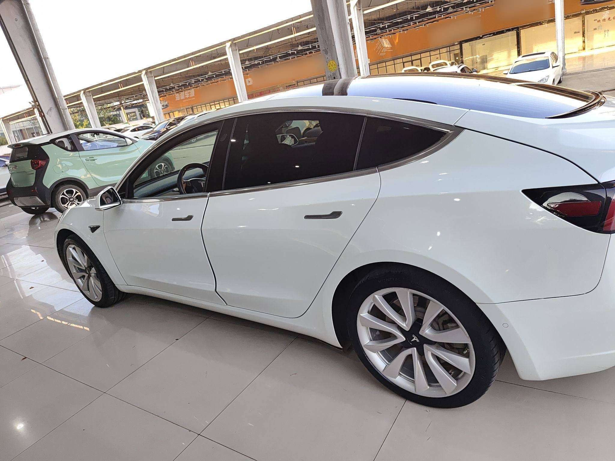 特斯拉 Model 3 2019款 标准续航后驱升级版