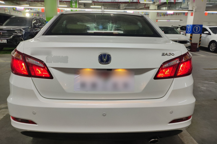 长安 逸动 2016款 1.6L 自动风尚型车身外观6