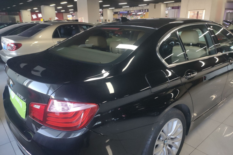 宝马5系 2014款 525Li 豪华设计套装车身外观6005