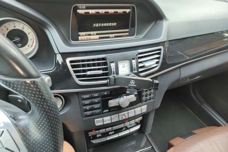 奔驰E级 2015款 E 260 L 运动豪华型局部细节16