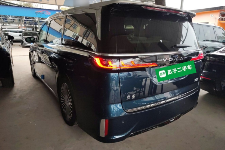 岚图汽车 岚图梦想家 2025款 PHEV 四驱旗舰乾崑版车身外观4