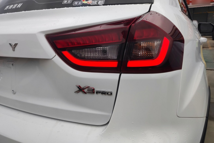 吉利汽车 远景X3 2021款 PRO 1.5L 手动精英型车身外观9