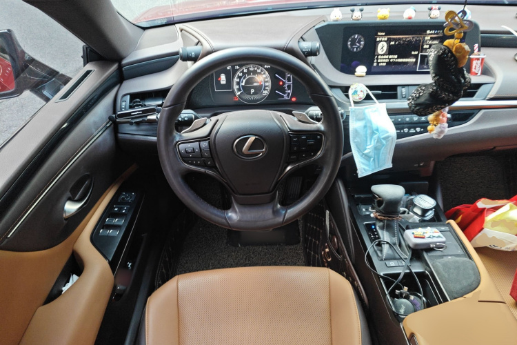 雷克萨斯ES 2020款 200 卓越版中控内饰13