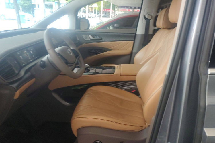 腾势D9 2022款 DM-i 1040 尊贵型中控内饰19