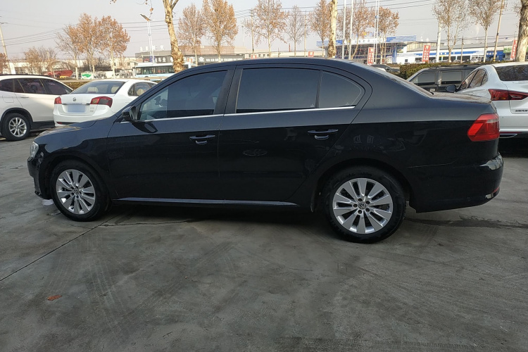 大众 朗逸 2013款 改款经典 1.6L 手动舒适版车身外观4