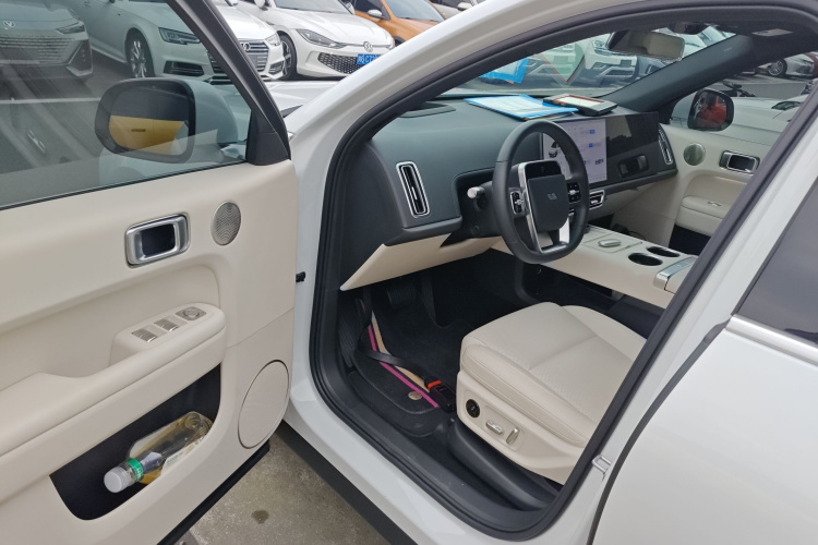 理想汽车 理想L6 2024款 Max中控内饰7003