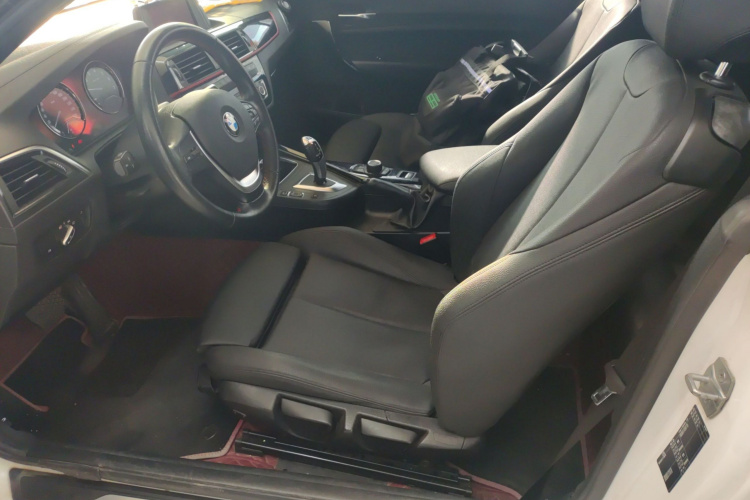 宝马2系(进口) 2018款 220i 敞篷轿跑车 运动设计套装中控内饰19