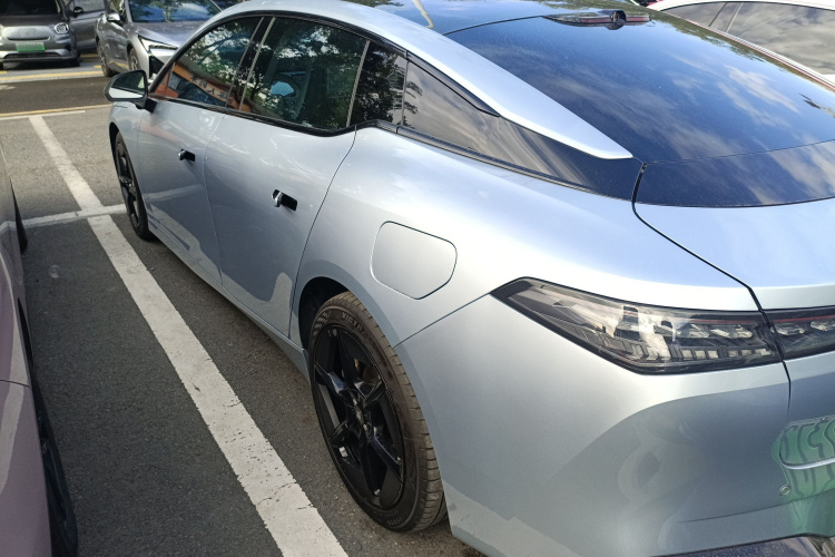 昊铂GT 2023款 710后驱超充版车身外观4