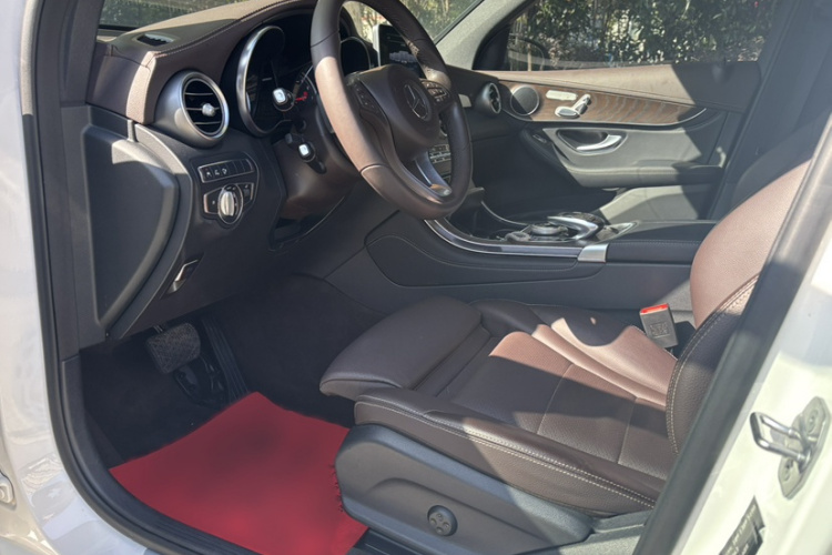 奔驰GLC 2018款 GLC 300 4MATIC 动感型中控内饰7004