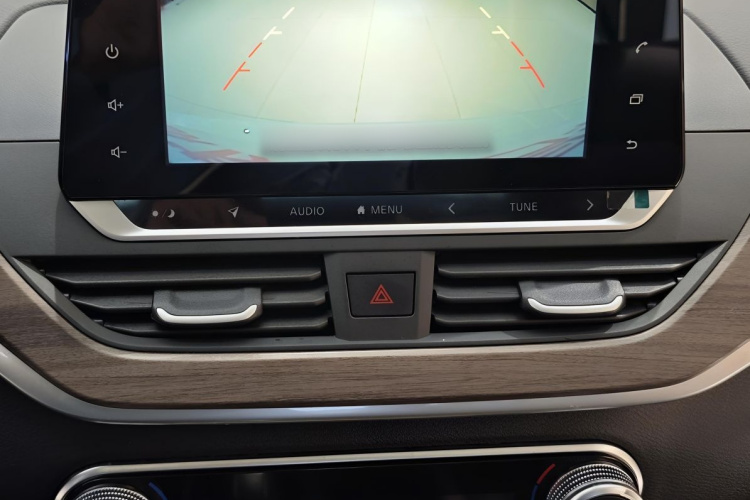 日产 天籁 2021款 2.0L XL 舒适版中控内饰7011