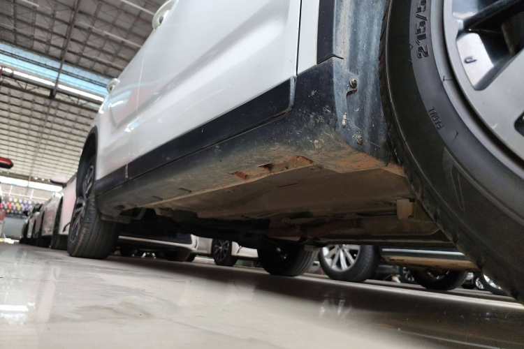 广汽传祺 传祺GS4 2017款 235T 自动两驱豪华智联版机舱底盘29