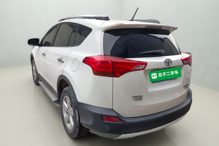 丰田 RAV4荣放 2013款 2.0L CVT四驱新锐版车身外观5