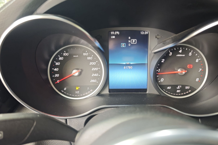 奔驰C级 2019款 C 180 L 时尚型运动版局部细节14