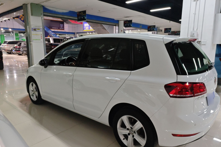 大众 高尔夫·嘉旅 2018款 1.6L 自动舒适型车身外观4