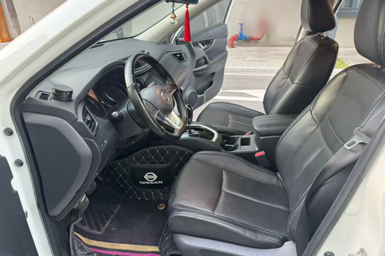 日产 奇骏 2020款 2.0L XL ITS CVT 2WD智联舒适版中控内饰7002