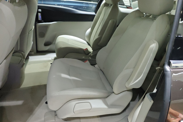 别克GL8 2023款 陆上公务舱 舒适型中控内饰21