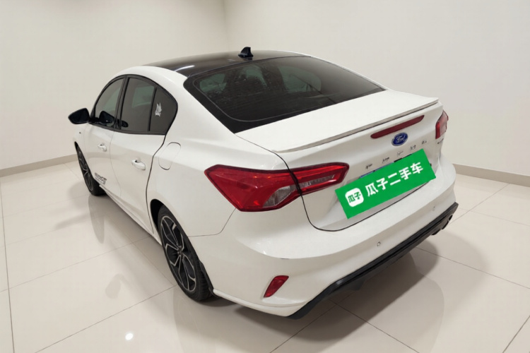 福特 福克斯 2021款 三厢 EcoBoost 180 自动ST Line车身外观5