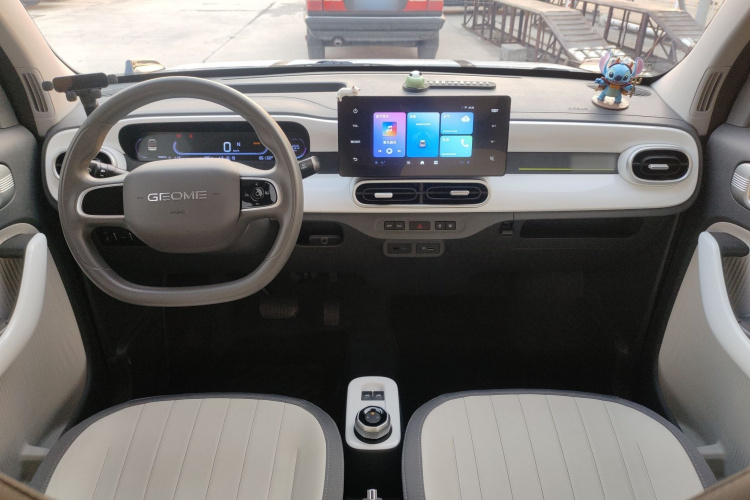吉利银河 2025款 210km 熊猫卡丁中控内饰7002