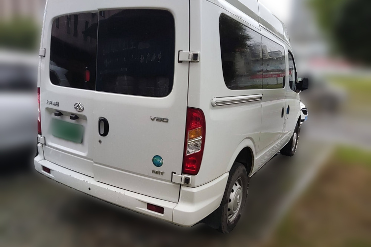 上汽大通MAXUS 新途V80 2023款 2.0T AMT经典傲运通短轴中顶5/6座车身外观6005