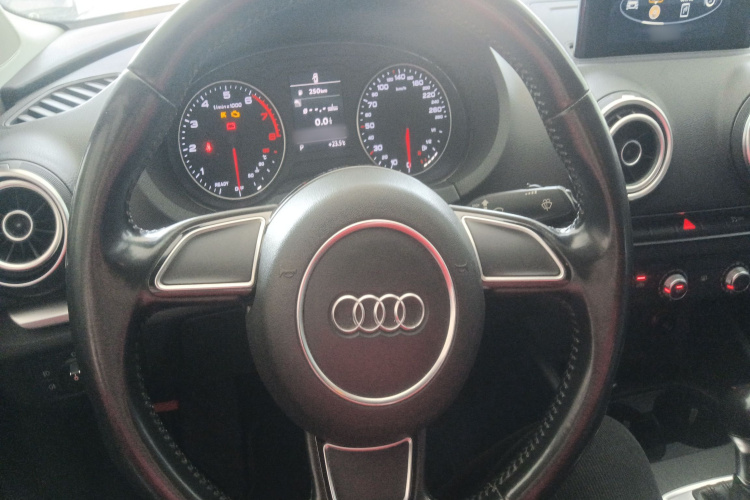 奥迪A3 2016款 Limousine 35 TFSI 进取型中控内饰13